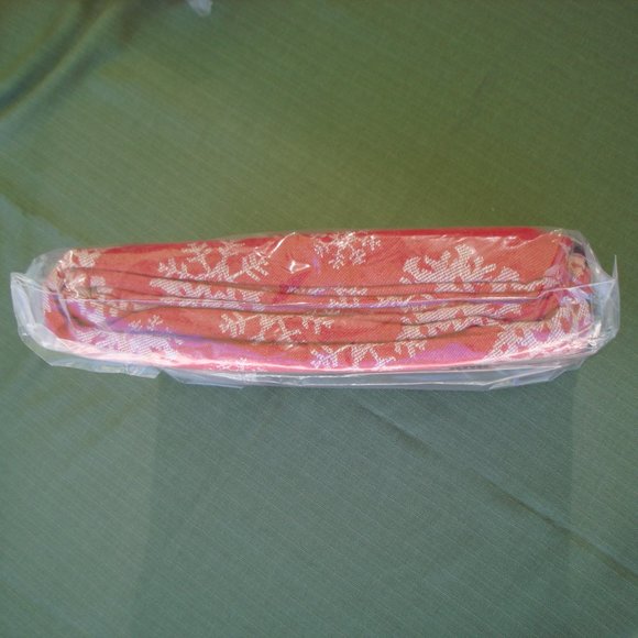 NEW 60" x 102" OBLONG Fabric TABLECLOTH Red Green Christmas Homestead Snowflake - Picture 7 of 11